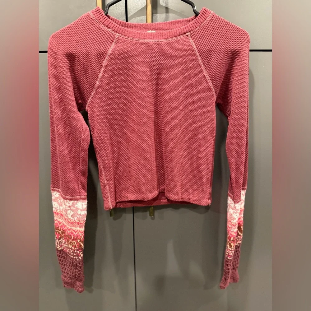 Free People Cropped Thermal Top | Contrast Knit Sleeves | Burgundy | Size S